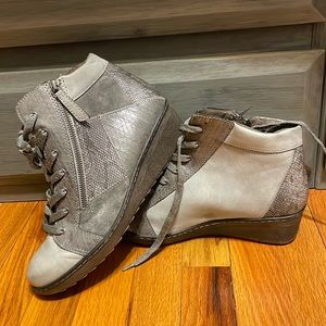 Snake skin multi fabric wedge